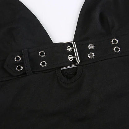 Top punk noir avec une ceinture sous la poitrine